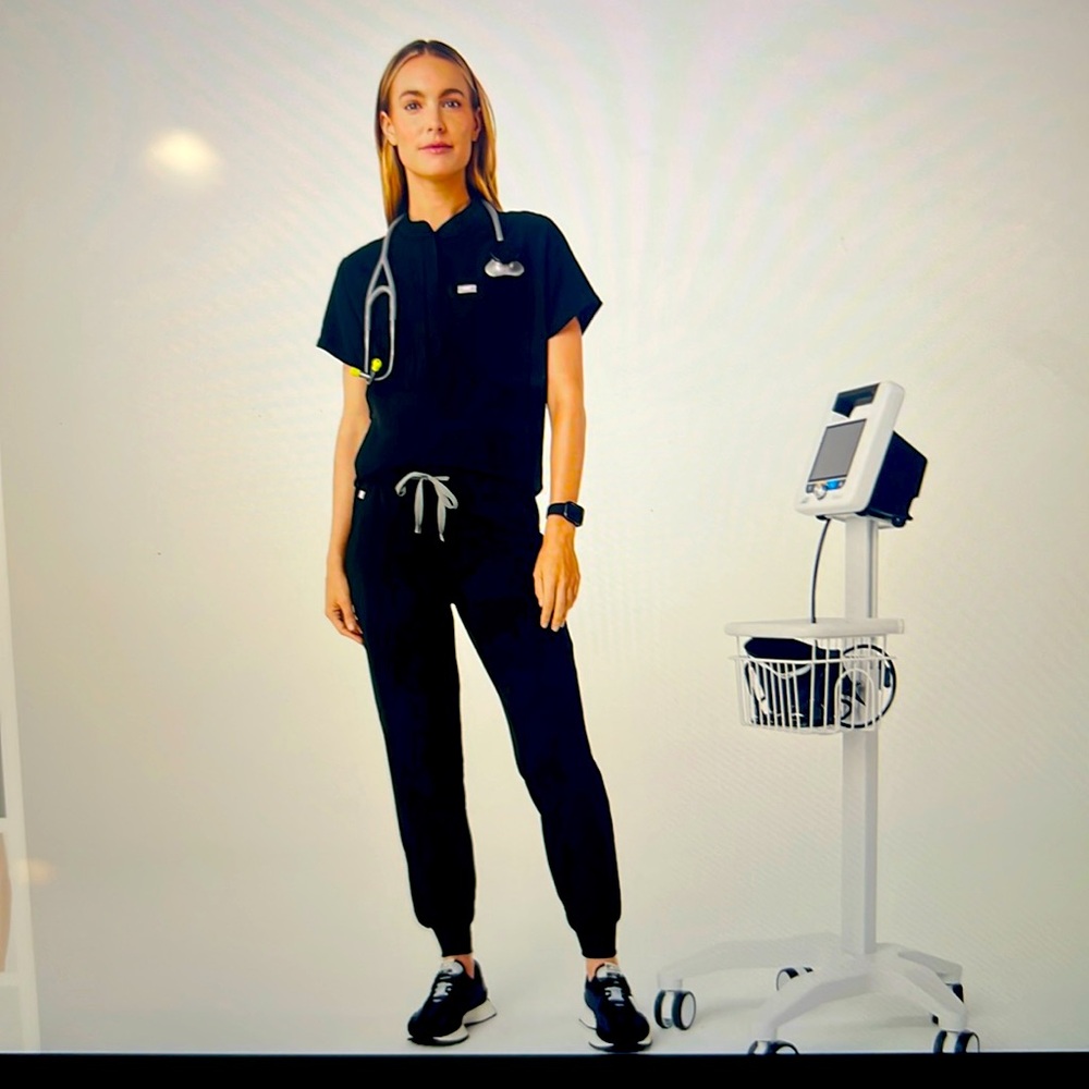 Figs black scrub set 

Xs Montex top 
M Zamora high waist jogger bottoms